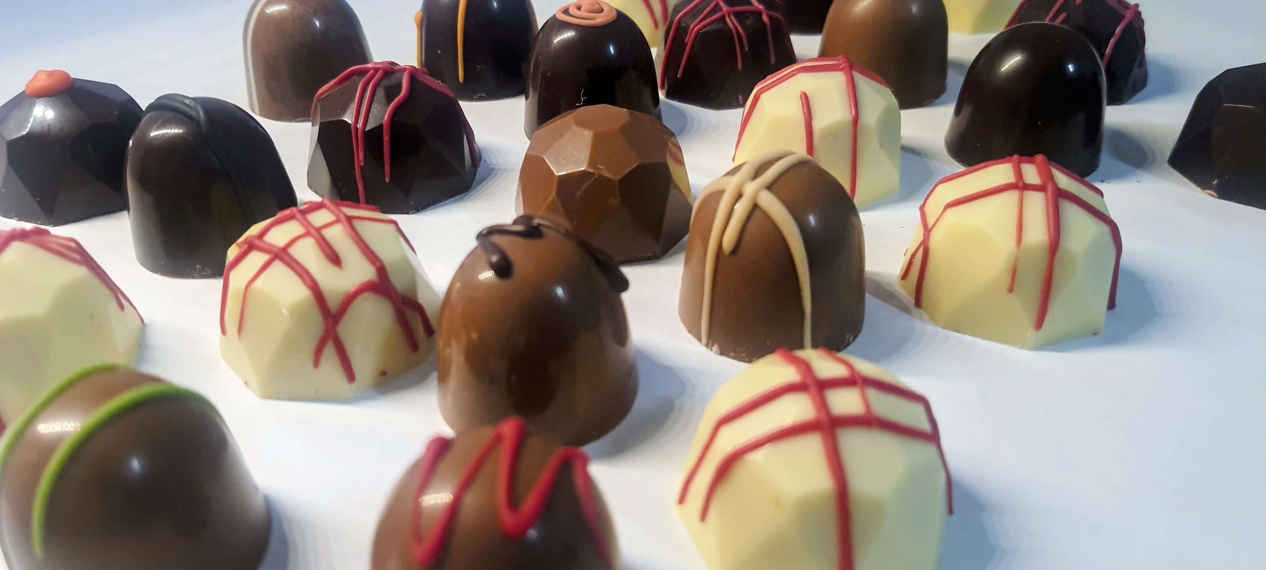 MOTHER'S DAY - Classic Collection Truffles (Box of 20) - Image 3