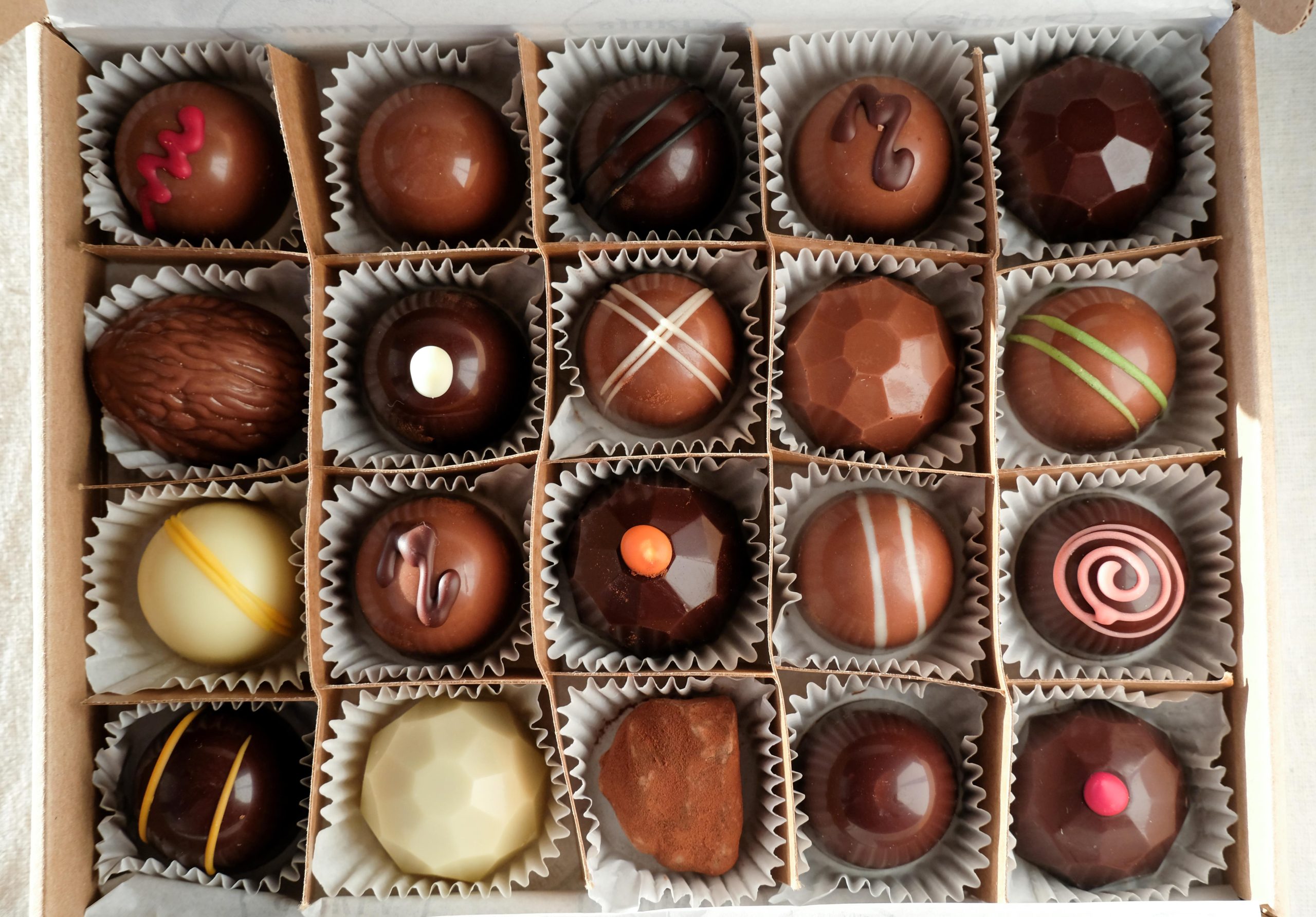 Classic Collection Truffles (Box of 20) - Image 5